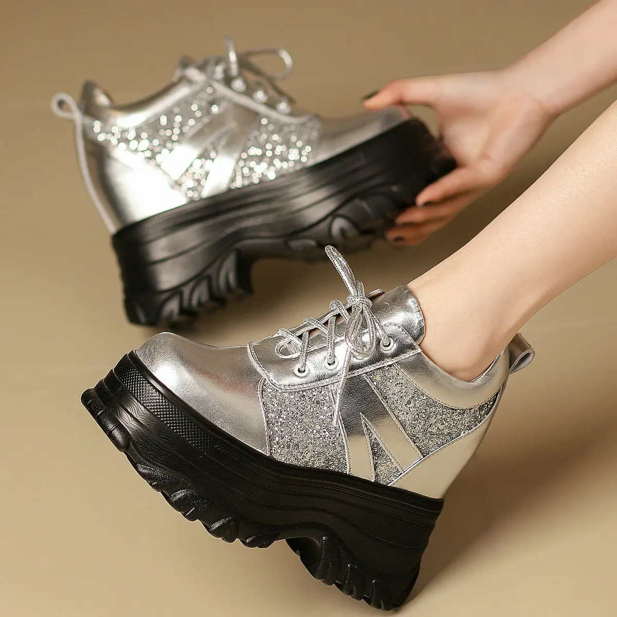 2024 Vulcanized Shoes Women Lace Up Genuine Leather Wedges High Heel Ankle Boots Female Round Toe Fashion Sneakers Casual Shoes
2024 Vulcanized Shoes Women Lace Up Genuine Leather Wedges High Heel Ankle Boots Female Round Toe Fashion Sneakers Casual Shoes