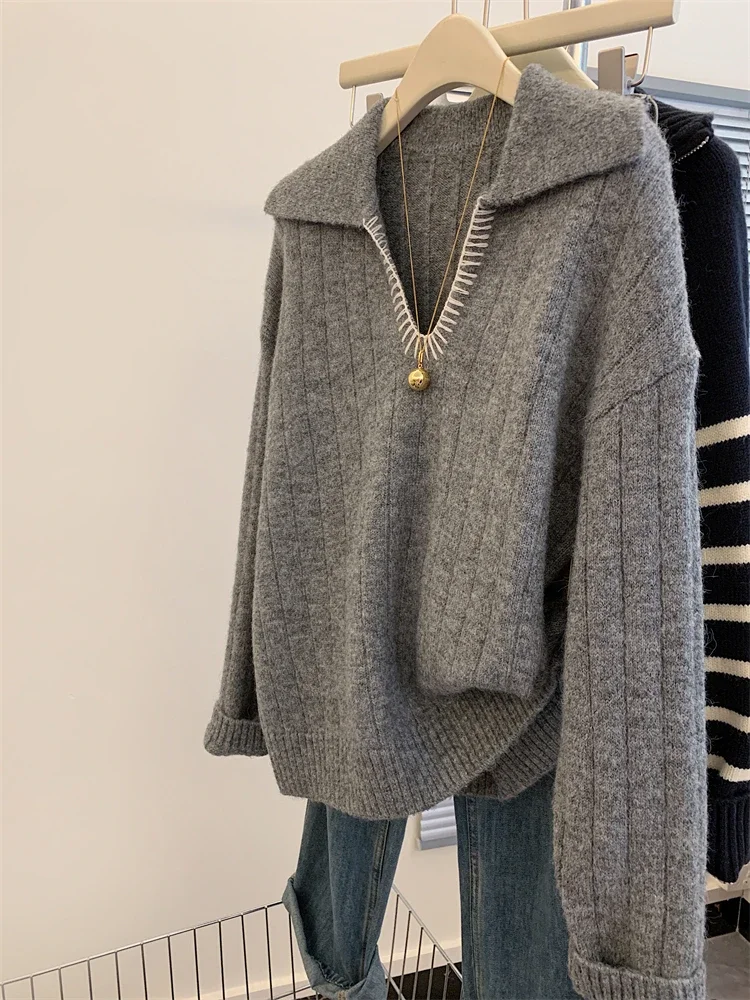 Color blocking V-neck sweater, women's autumn and winter lazy style knitted sweater, retro design, niche loose top
Color blocking V-neck sweater, women's autumn and winter lazy style knitted sweater, retro design, niche loose top