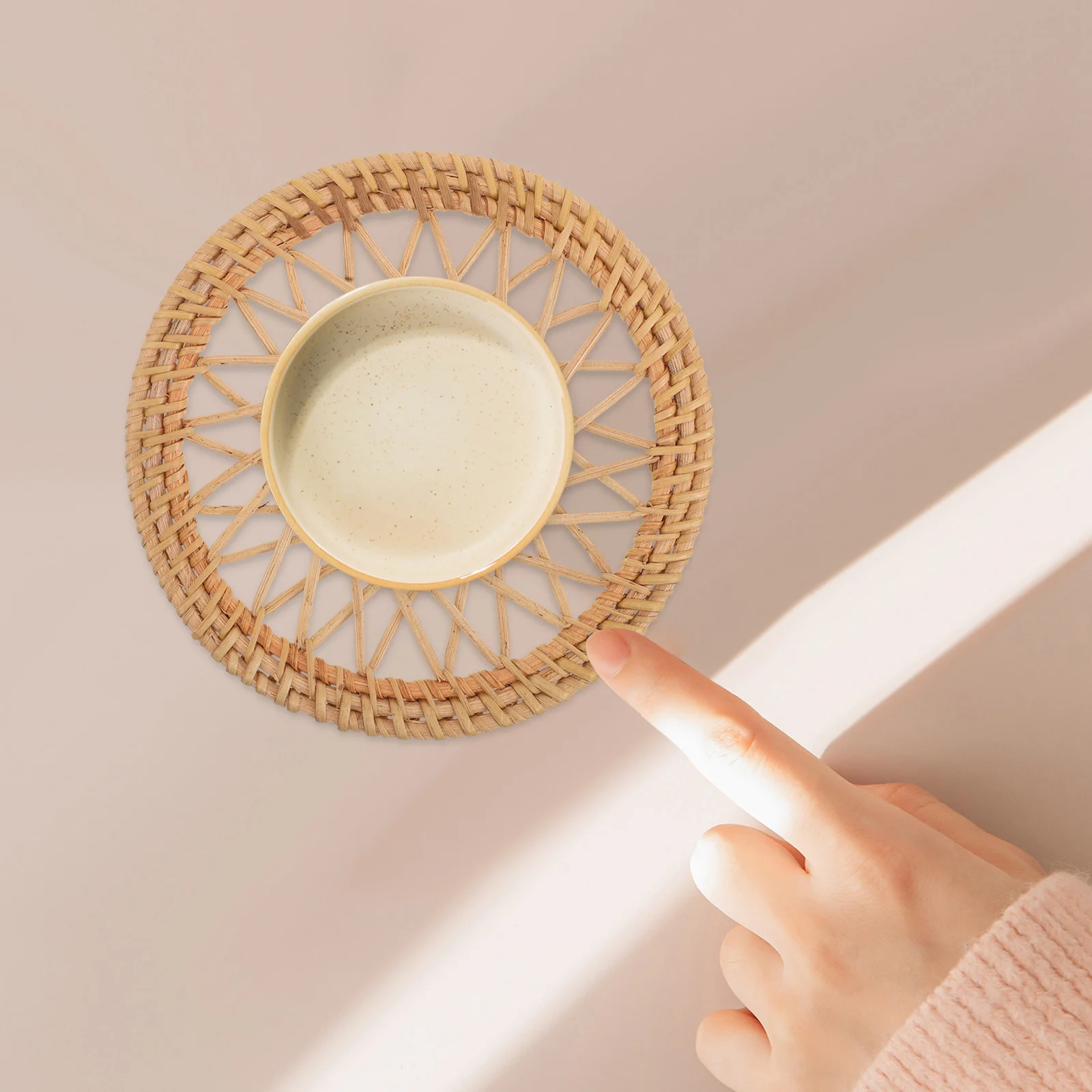 Rattan Coasters Hollow Design Heat Protection Round Placemat Dining Table Drink Mat Coffee Table Farmhouse Kitchen Accessory
Rattan Coasters Hollow Design Heat Protection Round Placemat Dining Table Drink Mat Coffee Table Farmhouse Kitchen Accessory