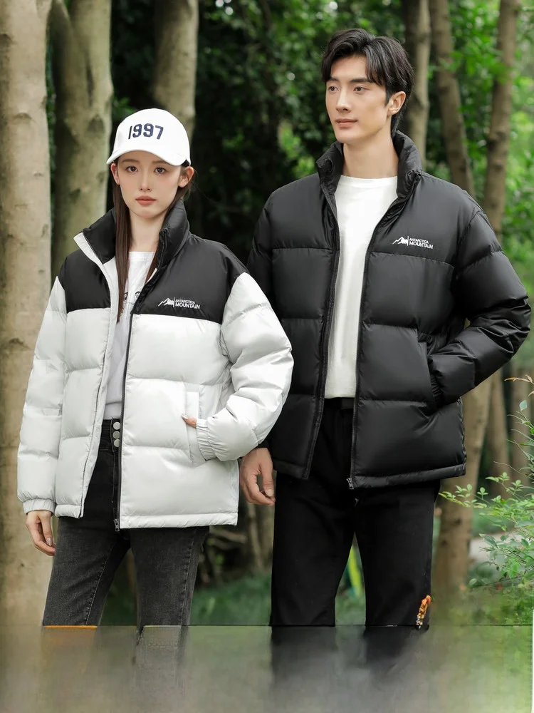 Snow Fly 2026 Summer New Couple Style Men Women Short down Jacket Stand Collar Color Block Fashion Warm Versatile Polyester F...
Snow Fly 2026 Summer New Couple Style Men Women Short down Jacket Stand Collar Color Block Fashion Warm Versatile Polyester F...