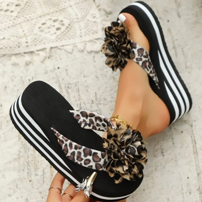 2026 New Summer Women Comfortable Sexy Leopard Flowers Soft Wedges Slippers Casual Beach Shoes New Flower Women's Sandals
2026 New Summer Women Comfortable Sexy Leopard Flowers Soft Wedges Slippers Casual Beach Shoes New Flower Women's Sandals