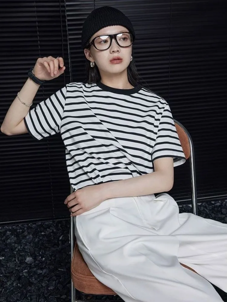 Minimalist Striped T-Shirt Top For Women'S 2024 Summer New Loose Round Neck Design, Slim Fit Short Sleeves
Minimalist Striped T-Shirt Top For Women'S 2024 Summer New Loose Round Neck Design, Slim Fit Short Sleeves