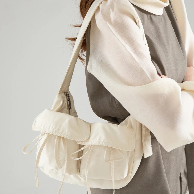 Fashion Women Shoulder Bag New Niche Bow Design Shoulder Bag Nylon Multi Pocket Locomotive Armpit Bag Casual Versatile Handbag
Fashion Women Shoulder Bag New Niche Bow Design Shoulder Bag Nylon Multi Pocket Locomotive Armpit Bag Casual Versatile Handbag