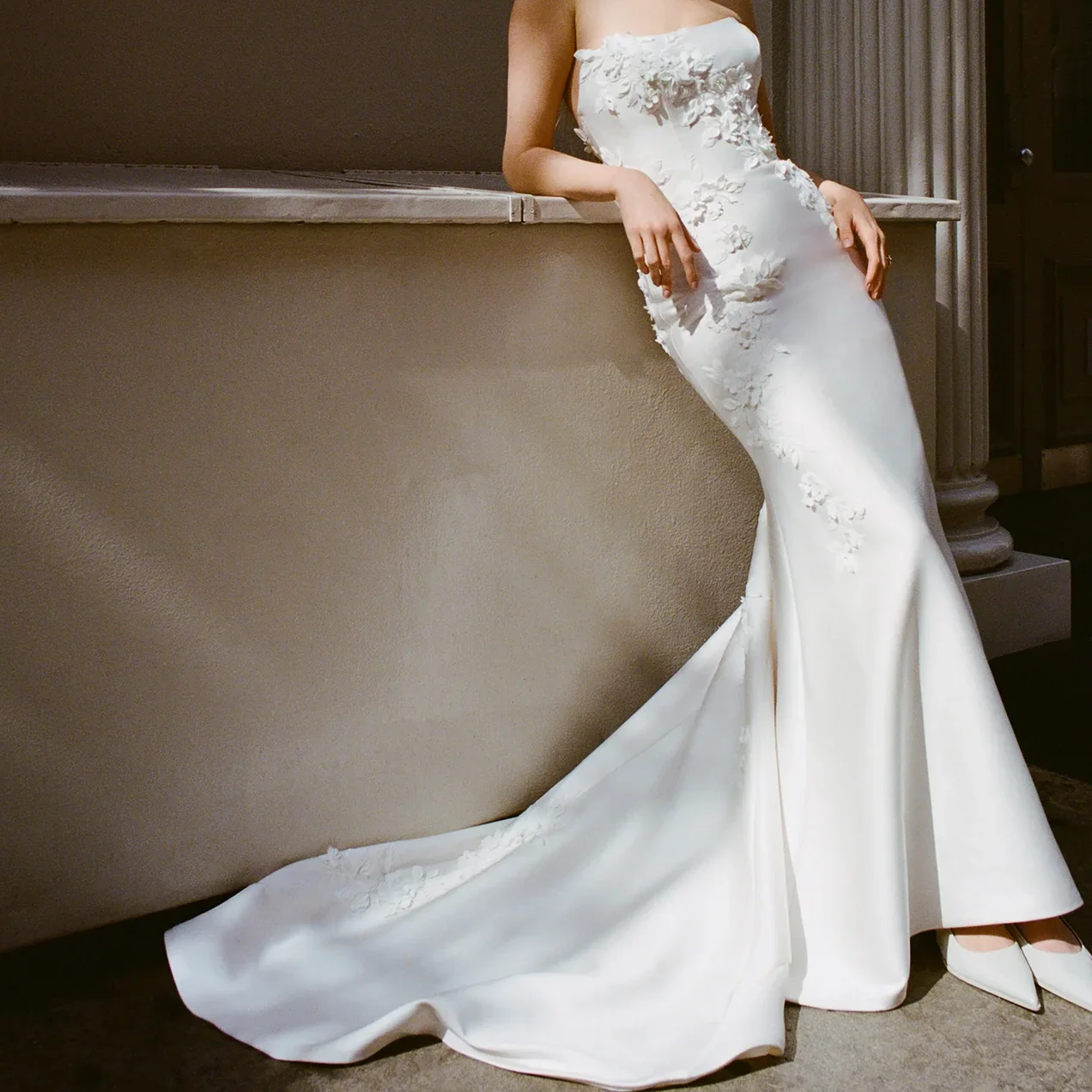 Classic Strapless Appliquins Floral Sleeveless Mermaid Bride Wedding Dresses Bridal Gowns Customized
Classic Strapless Appliquins Floral Sleeveless Mermaid Bride Wedding Dresses Bridal Gowns Customized