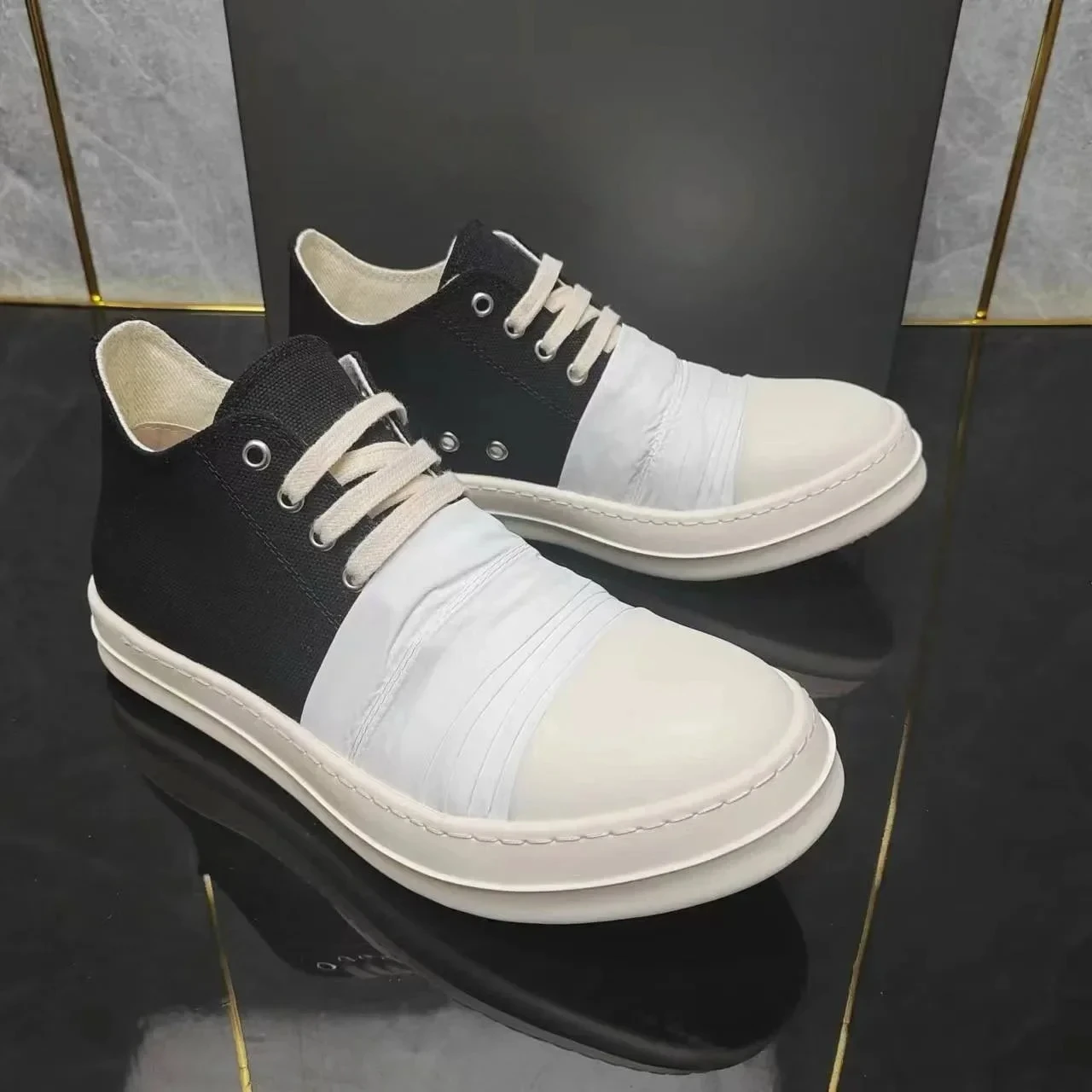 Классические белые сатиновые кеды 2025 года, мягкие низкие кеды Joker в стиле Owens, персонализированные дизайнерские студенческие кеды на шнуровке для пар.
Классические белые сатиновые кеды 2025 года, мягкие низкие кеды Joker в стиле Owens, персонализированные дизайнерские студенческие кеды на шнуровке для пар.