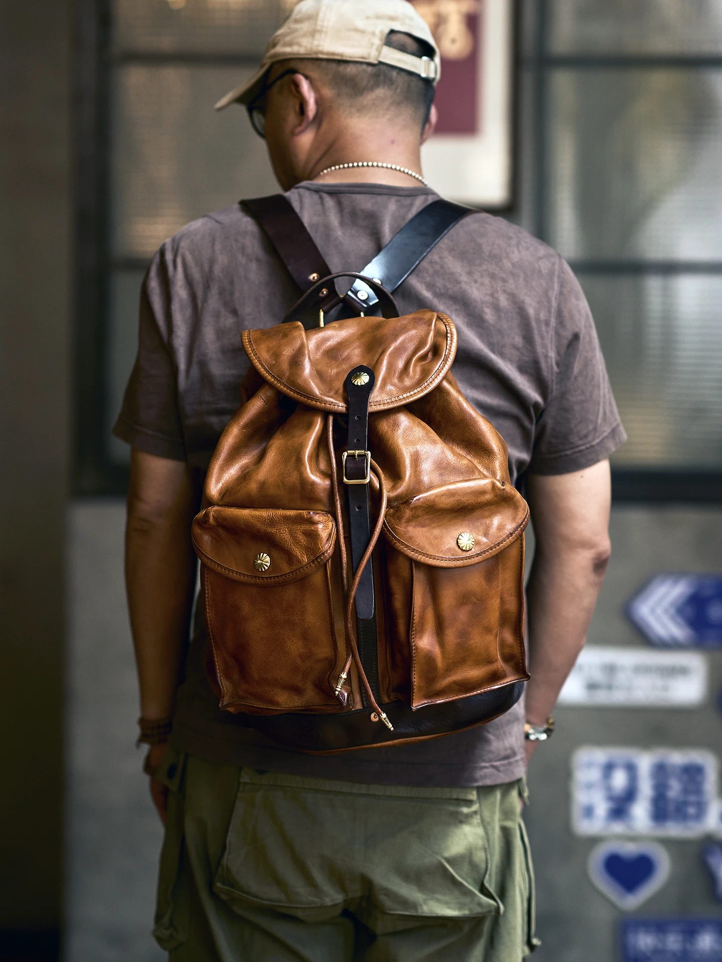 PNDME fashion vintage high quality vegetable tanned cowhide men's backpacks outdoor travel padded genuine leather schoolbags
PNDME fashion vintage high quality vegetable tanned cowhide men's backpacks outdoor travel padded genuine leather schoolbags