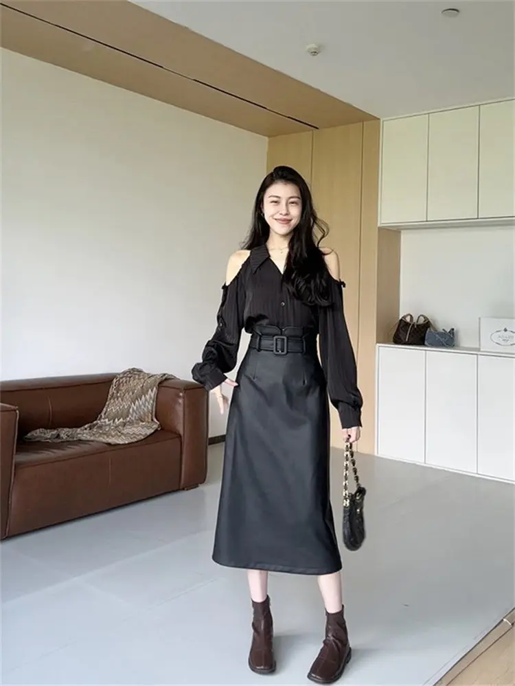 Black Striped Shoulder Bared Women's Shirt And Skirt Set Casual Spring Fashion New Style High Waist Short Skirt Workwear
Black Striped Shoulder Bared Women's Shirt And Skirt Set Casual Spring Fashion New Style High Waist Short Skirt Workwear