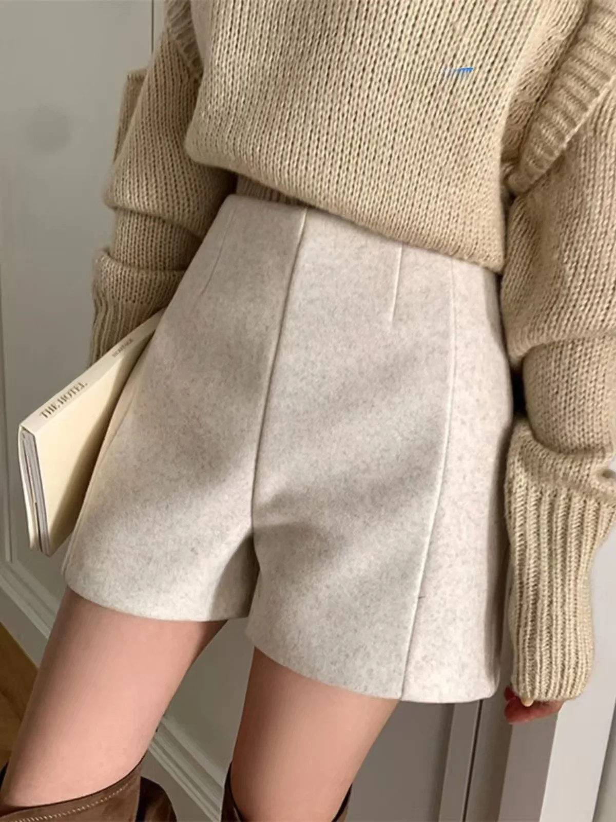 High Waist Woolen Short Pants Loose Casual Wide Leg Pants Autumn Winter Ladies Fashion Comfortable Warm Straight Cut Trousers
High Waist Woolen Short Pants Loose Casual Wide Leg Pants Autumn Winter Ladies Fashion Comfortable Warm Straight Cut Trousers