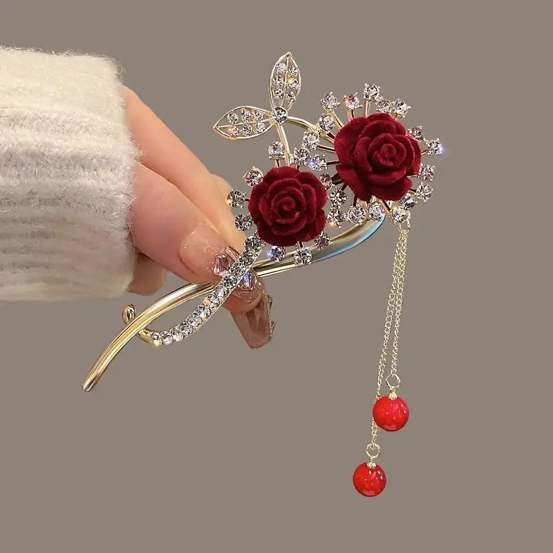 Lady Temperament Rhinestone Tassels Red Rose Barrettes Hair Clip Hairpin Women's Grab Clip New Year's Headwear Accessories
Lady Temperament Rhinestone Tassels Red Rose Barrettes Hair Clip Hairpin Women's Grab Clip New Year's Headwear Accessories
