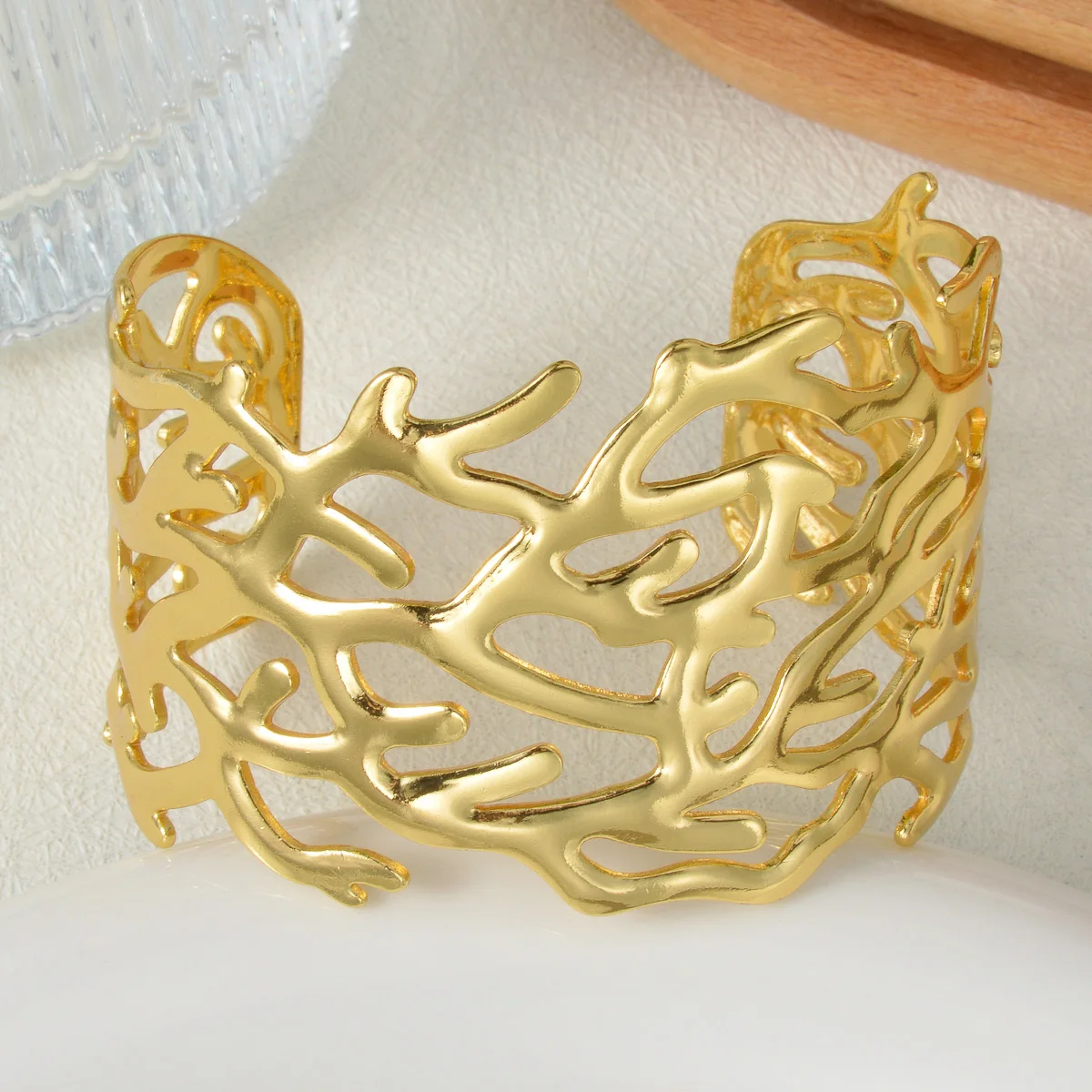 Women Wrist Bracelets Gold Plated Punk Style Hollow Open Cuff Bangle Vintage Hammered Jewelry for Ladies Daily Casual Wear
Women Wrist Bracelets Gold Plated Punk Style Hollow Open Cuff Bangle Vintage Hammered Jewelry for Ladies Daily Casual Wear