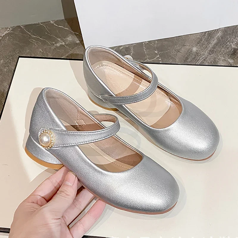 Girls' High Heels 2025 New Children's Leather Shoes Rubber Soft Soled Girls' Dance Performance Shoes Silver
Girls' High Heels 2025 New Children's Leather Shoes Rubber Soft Soled Girls' Dance Performance Shoes Silver