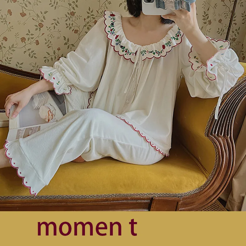 Women Winter Sweet Two-Pieces Warm Velvet Sleepwear French Sexy Low Turn-Down Collar Embroidery Pajamas Loose Cardigan PYJS New
Women Winter Sweet Two-Pieces Warm Velvet Sleepwear French Sexy Low Turn-Down Collar Embroidery Pajamas Loose Cardigan PYJS New