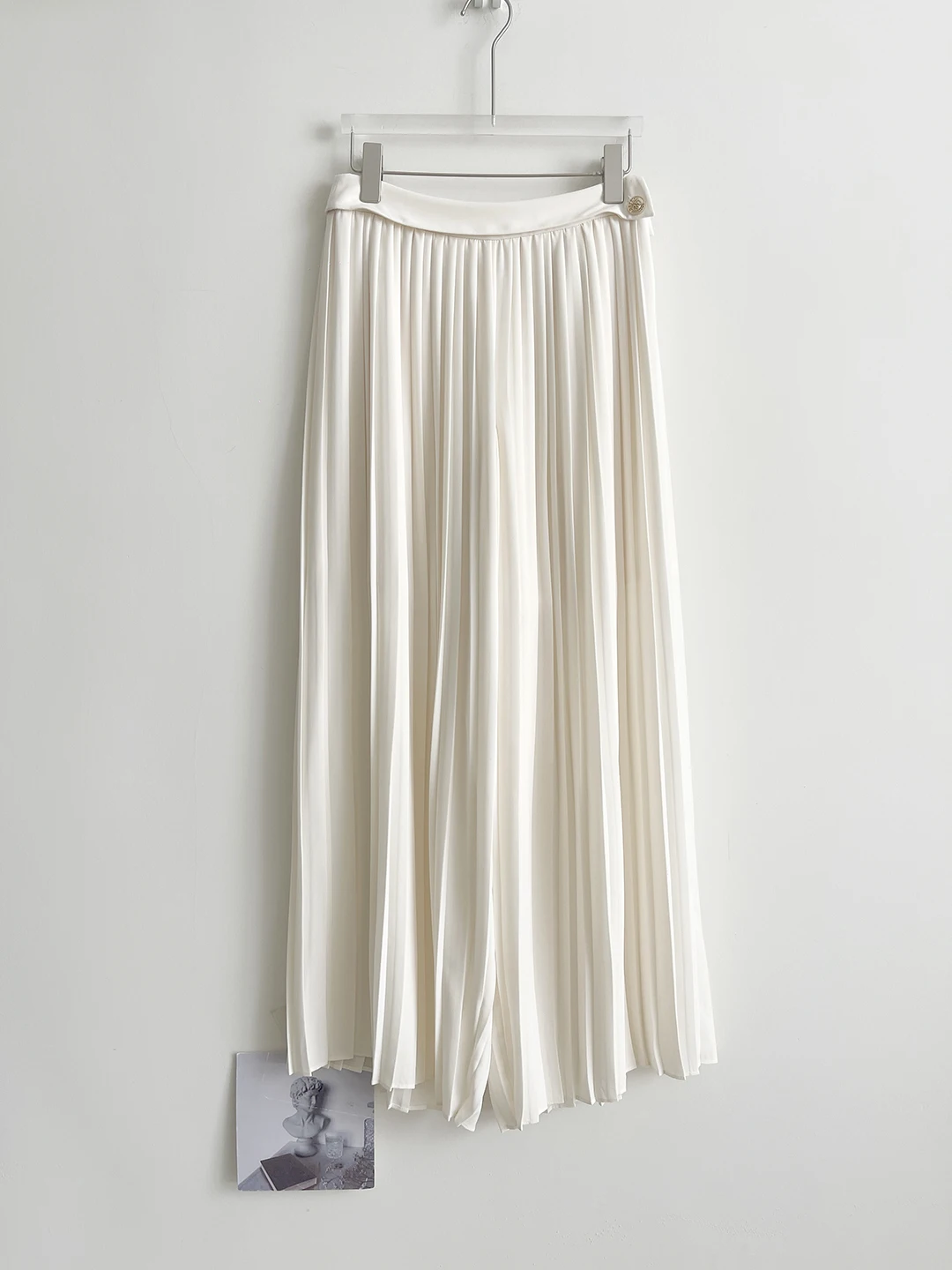 Elegant Commuter Style High Waist Pleated Skirt Pants Women's Summer 2026 Fashion Slimming Drapey Polyester Fiber Blouse
Elegant Commuter Style High Waist Pleated Skirt Pants Women's Summer 2026 Fashion Slimming Drapey Polyester Fiber Blouse