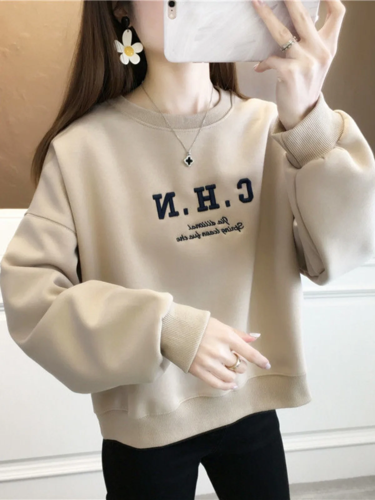 Thickened Fleece round Neck Sweatshirt Women's Loose Casual Style Long Sleeve Top Spring Autumn New Fashion Outerwear
Thickened Fleece round Neck Sweatshirt Women's Loose Casual Style Long Sleeve Top Spring Autumn New Fashion Outerwear
