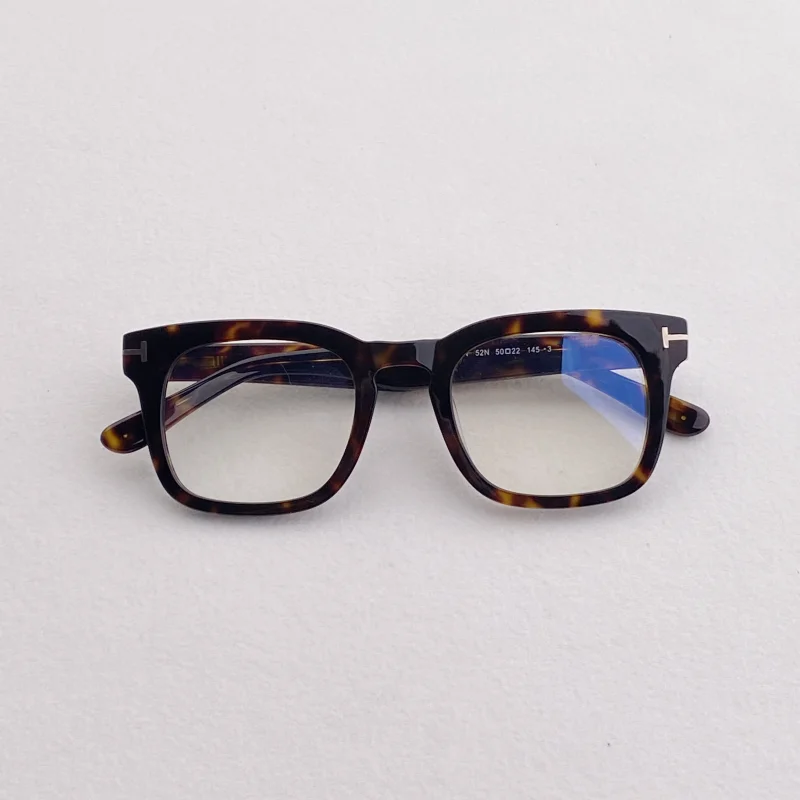 New literary square glasses frame men retro acetate optical glasses frame women can be equipped with prescription glasses.
New literary square glasses frame men retro acetate optical glasses frame women can be equipped with prescription glasses.