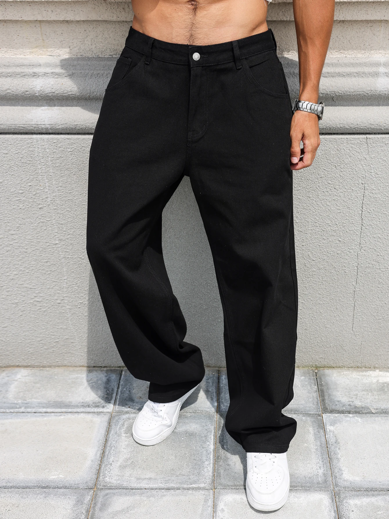 Men's spring/autumn black loose jeans. Versatile and fashionable, simple and casual.
Men's spring/autumn black loose jeans. Versatile and fashionable, simple and casual.