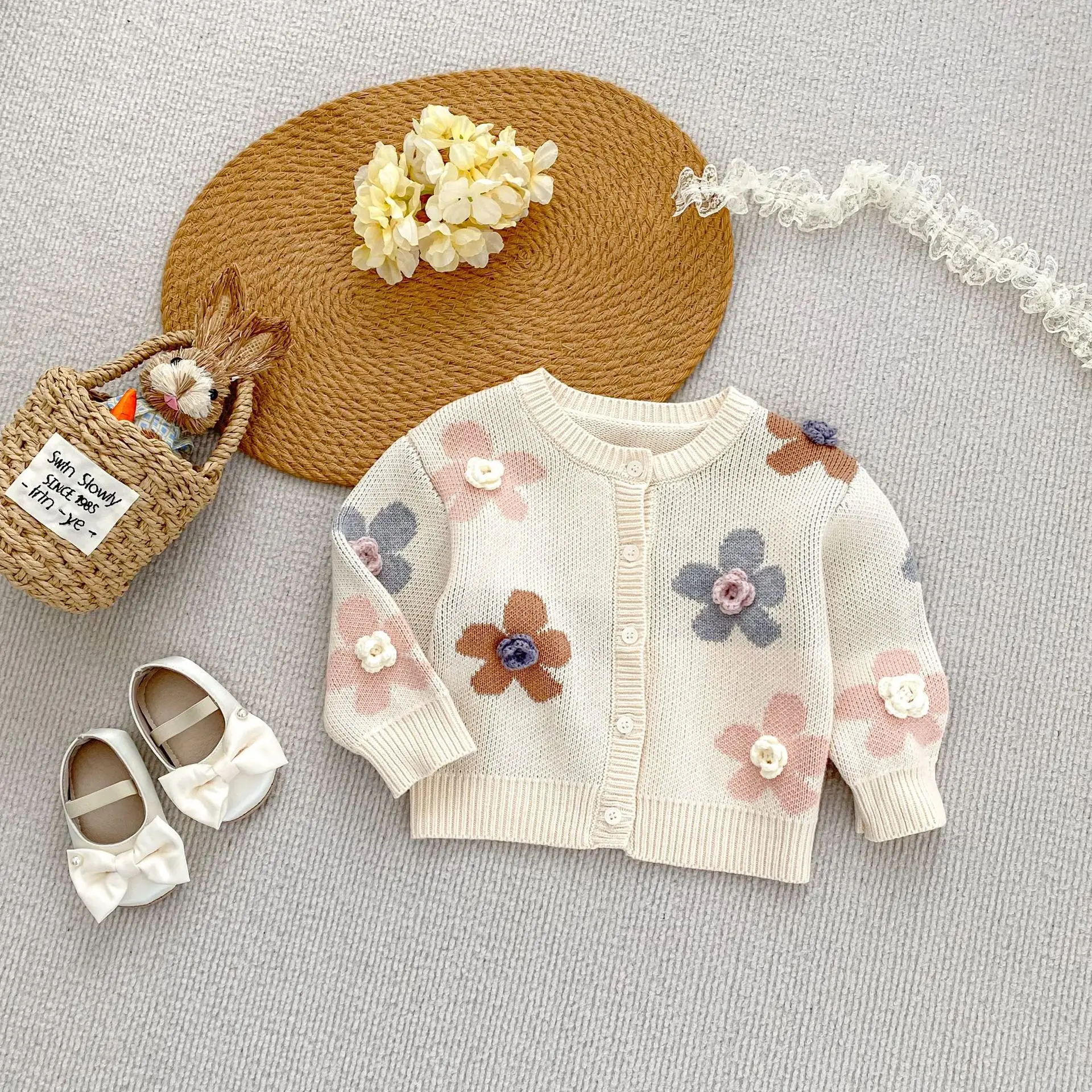 Весенние и осенние свитера для девочек 0-3 лет, вязаная крючком куртка с цветочным жаккардовым узором.
Весенние и осенние свитера для девочек 0-3 лет, вязаная крючком куртка с цветочным жаккардовым узором.