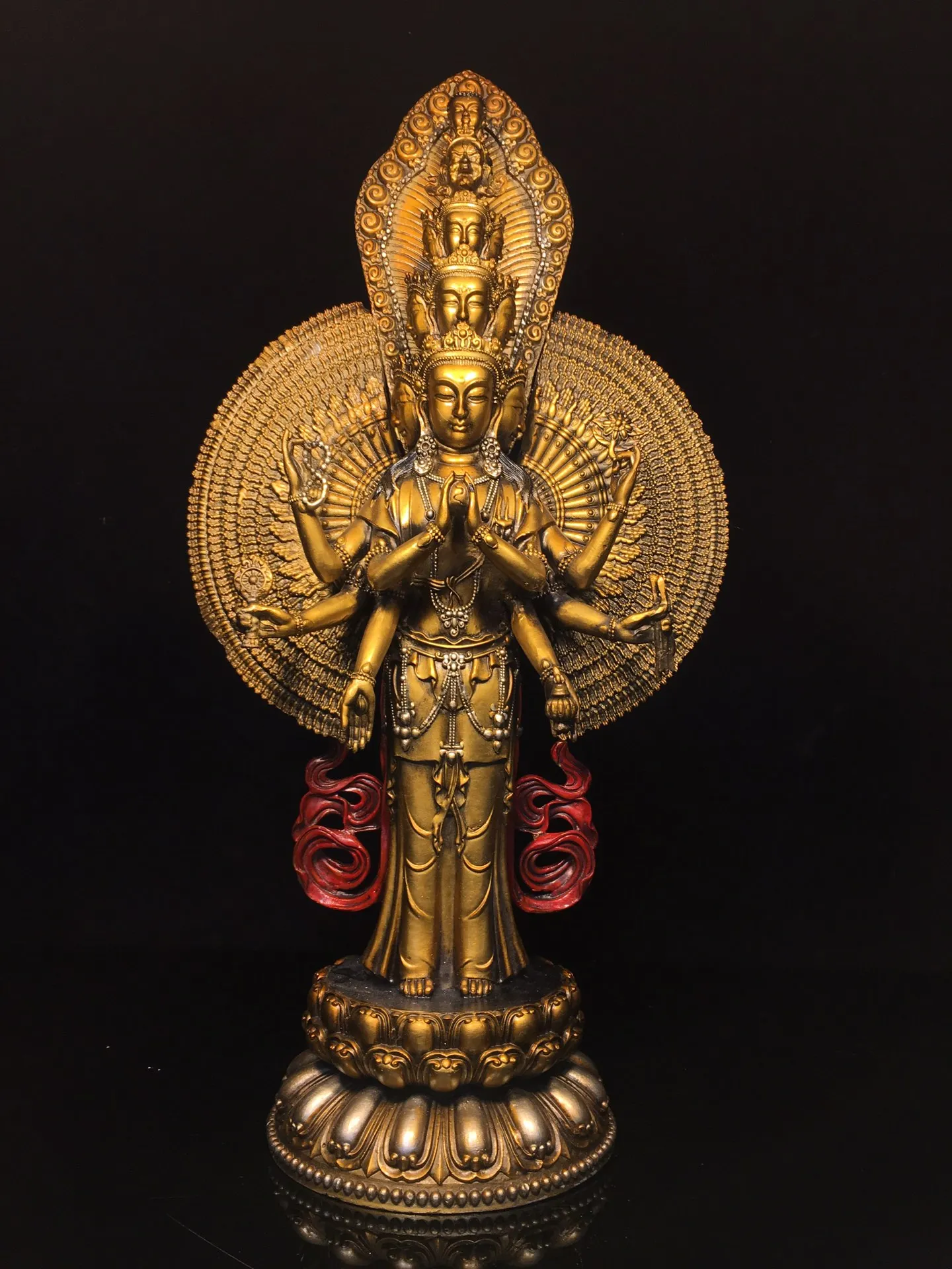 19"Tibetan Temple Collection Old Bronze Painted 1000 Arm Guanyin Bodhisattva Buddha Backlight Lotus Platform Worship Hall
19"Tibetan Temple Collection Old Bronze Painted 1000 Arm Guanyin Bodhisattva Buddha Backlight Lotus Platform Worship Hall