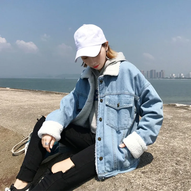 Sexy Women Cowboy Coats Jackets 2024 Autumn/Winter New Lamb Wool Loose Collar with Thickened Velvet Women's Clothing Baby Blue
Sexy Women Cowboy Coats Jackets 2024 Autumn/Winter New Lamb Wool Loose Collar with Thickened Velvet Women's Clothing Baby Blue