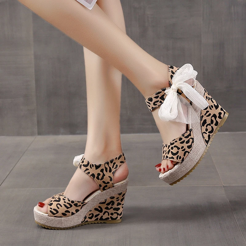 2025 Summer Beach Boho Floral Wedge Sandals Women Ankle Strap Platform Gladiator Shoes Woman High Heels
2025 Summer Beach Boho Floral Wedge Sandals Women Ankle Strap Platform Gladiator Shoes Woman High Heels