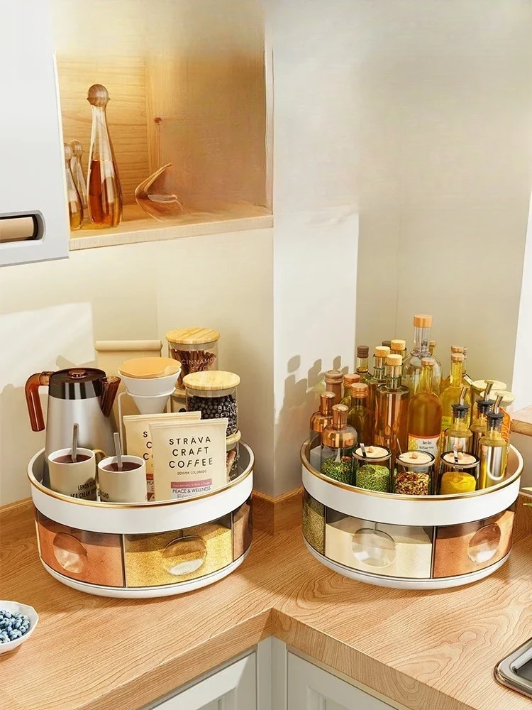 Кухонные вращающиеся полки для приправ, многофункциональные бутылки для соевого соуса, приправы, бытовые банки для соли Daquan, хранилище
Кухонные вращающиеся полки для приправ, многофункциональные бутылки для соевого соуса, приправы, бытовые банки для соли Daquan, хранилище