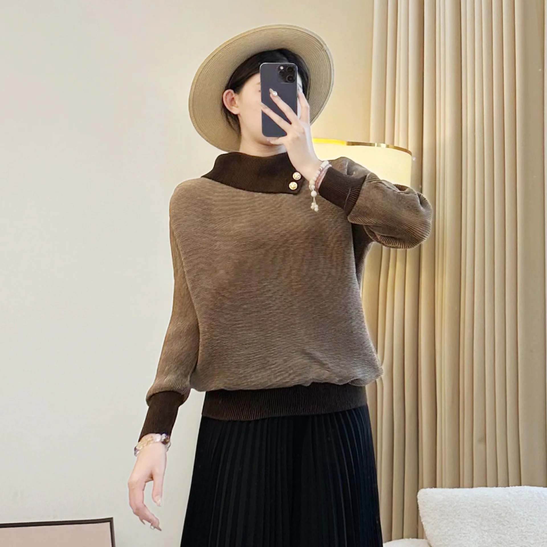 Miyake High-end Gold Velvet Long-sleeved T-shirt for Women 2025 New Fall Style Versatile Loose Noble Fashion Mom Top
Miyake High-end Gold Velvet Long-sleeved T-shirt for Women 2025 New Fall Style Versatile Loose Noble Fashion Mom Top