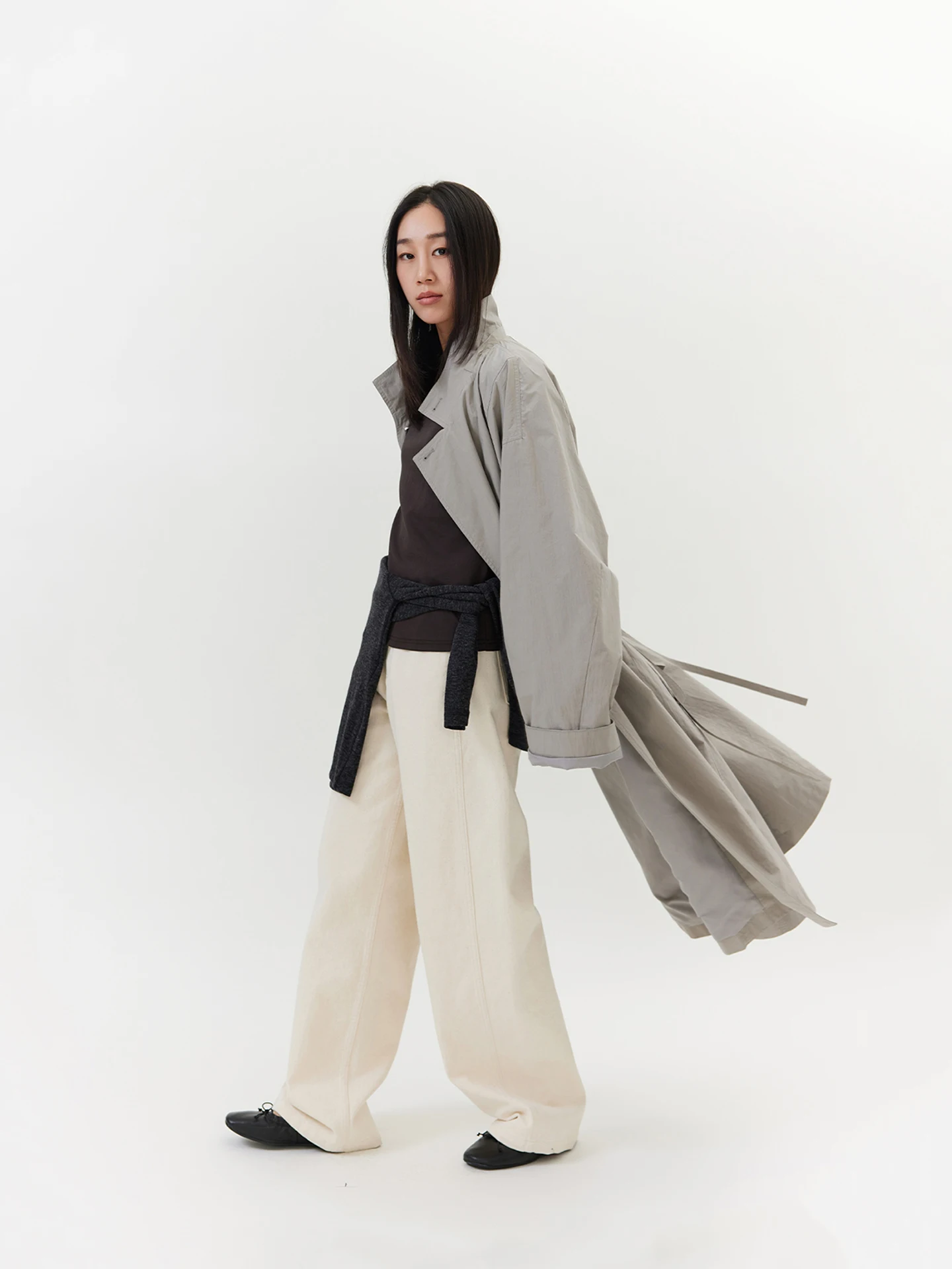 Long Cotton Women's Windbreaker Coat with Hat Removable Belt Paper Feel Side Slit Casual Style Spring Summer Autumn Fashion
Long Cotton Women's Windbreaker Coat with Hat Removable Belt Paper Feel Side Slit Casual Style Spring Summer Autumn Fashion