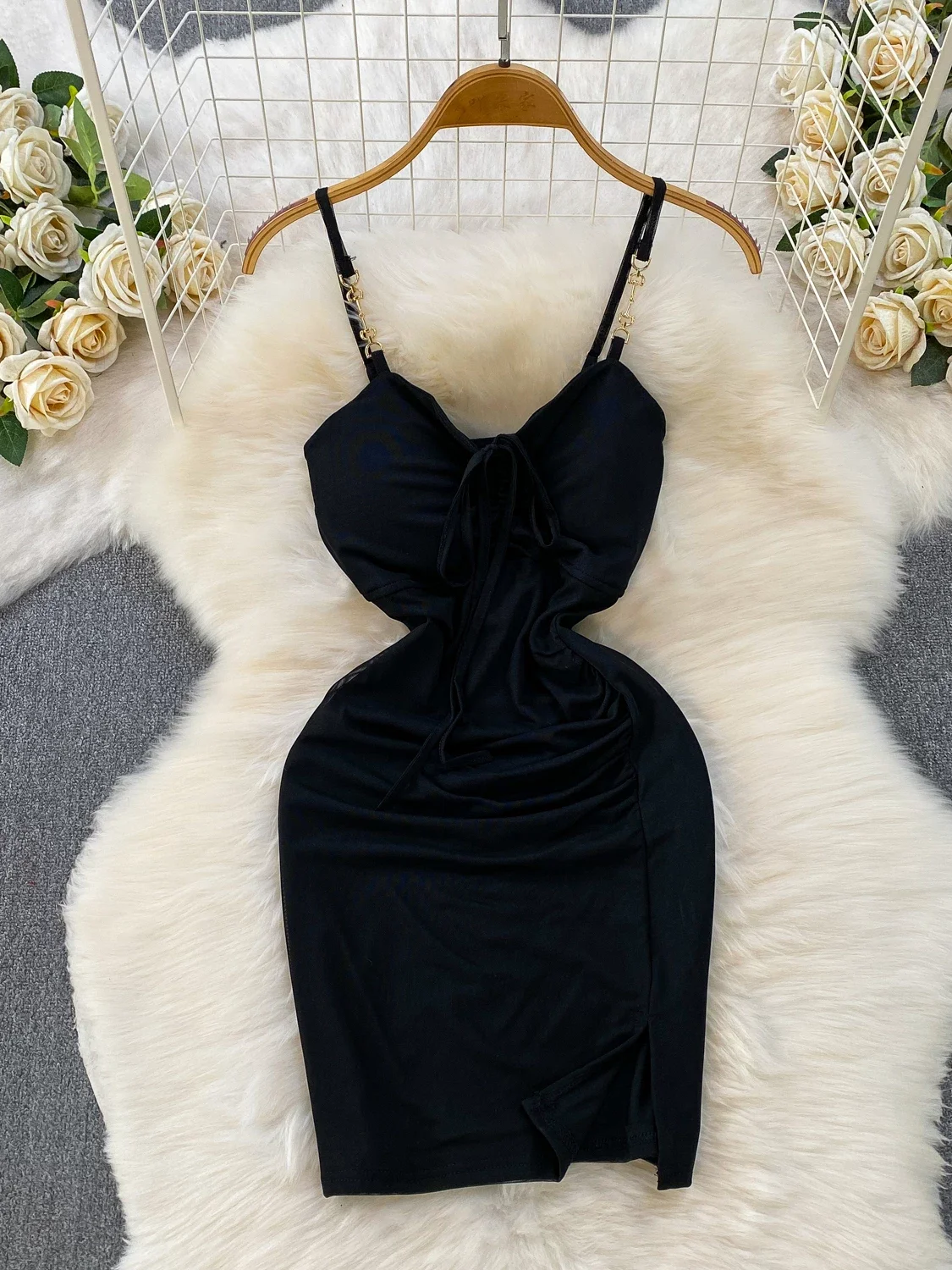 Women Black Sexy Hollow V-neck Cami Dress Off Shoulder Sleeveless Evening Dress Vintage Luxury Mesh Split Mini Dress Summer 2026
Women Black Sexy Hollow V-neck Cami Dress Off Shoulder Sleeveless Evening Dress Vintage Luxury Mesh Split Mini Dress Summer 2026