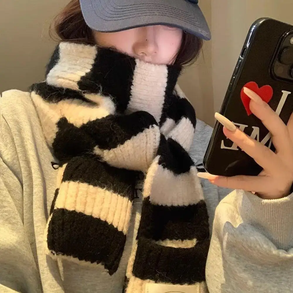 Harajuku Retro Strip Scarf Women Soft Wool Long Scarves Y2k Grey Black Striped Decorative Scarf Fashion Streetwear Winter Scarf
Harajuku Retro Strip Scarf Women Soft Wool Long Scarves Y2k Grey Black Striped Decorative Scarf Fashion Streetwear Winter Scarf