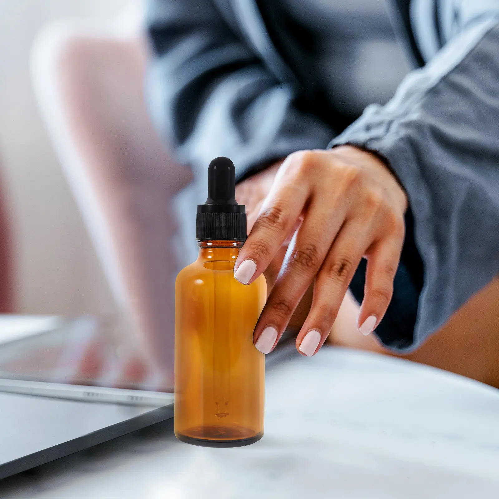 Набор из 6 стеклянных флаконов для эфирных масел с пипеткой, прочные портативные маленькие емкости для духов, дорожный пробный набор, мини-флаконы
Набор из 6 стеклянных флаконов для эфирных масел с пипеткой, прочные портативные маленькие емкости для духов, дорожный пробный набор, мини-флаконы