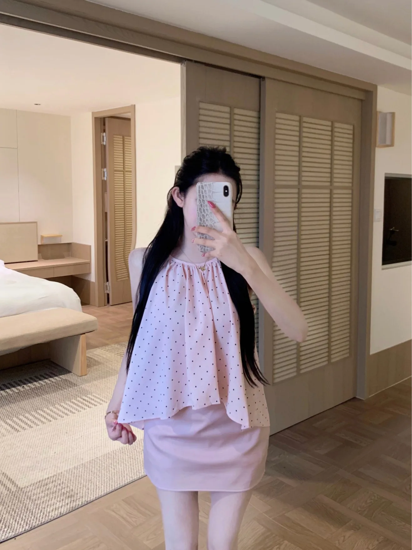 Pink Polka Dot Neck Hanging Sleeveless Top High Waist Color Bodycon Short Skirt Two Piece Set Women Slimming Sexy Suit
Pink Polka Dot Neck Hanging Sleeveless Top High Waist Color Bodycon Short Skirt Two Piece Set Women Slimming Sexy Suit