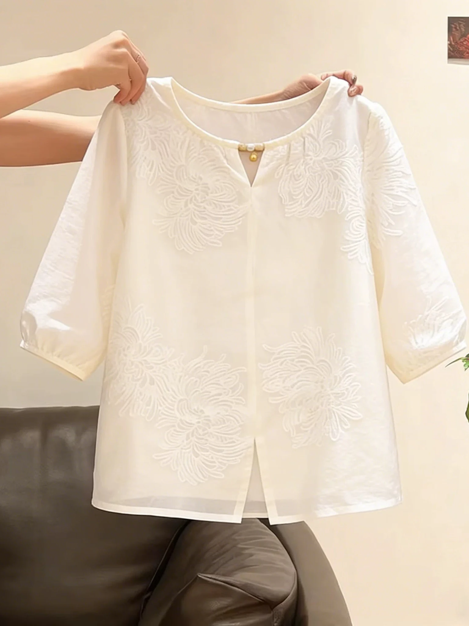 Loose Casual Embroidered Shirt Women's V-neck Summer New Style plus Size Breathable Comfortable Korean Version Fashion Top
Loose Casual Embroidered Shirt Women's V-neck Summer New Style plus Size Breathable Comfortable Korean Version Fashion Top