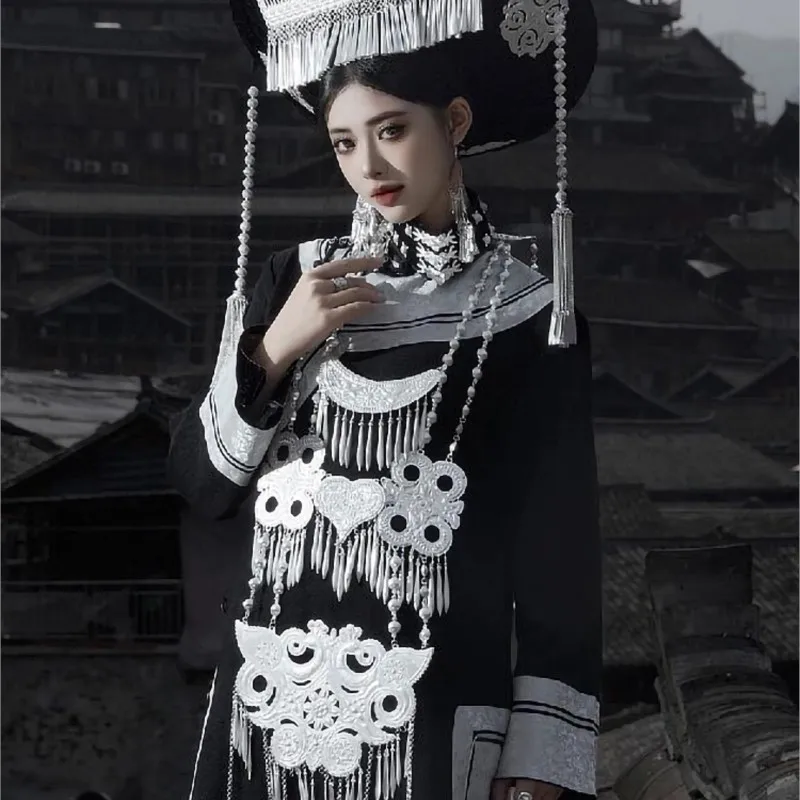 Heavy industry clothing women's suits hats ethnic costumes catwalk and photography suits
Heavy industry clothing women's suits hats ethnic costumes catwalk and photography suits