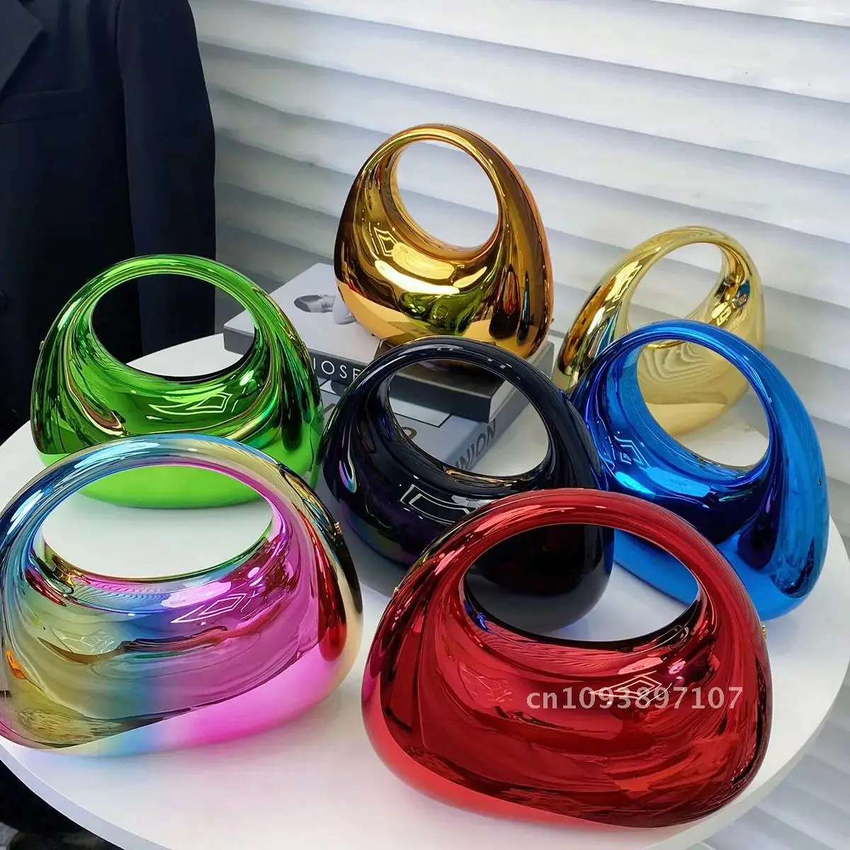 Evening Clutch Bags For Women Luxury Designer Purses Handbags Bag Handle Shoulder Crossbody Wrist Dinner Wedding Round Party Bag 
Evening Clutch Bags For Women Luxury Designer Purses Handbags Bag Handle Shoulder Crossbody Wrist Dinner Wedding Round Party Bag