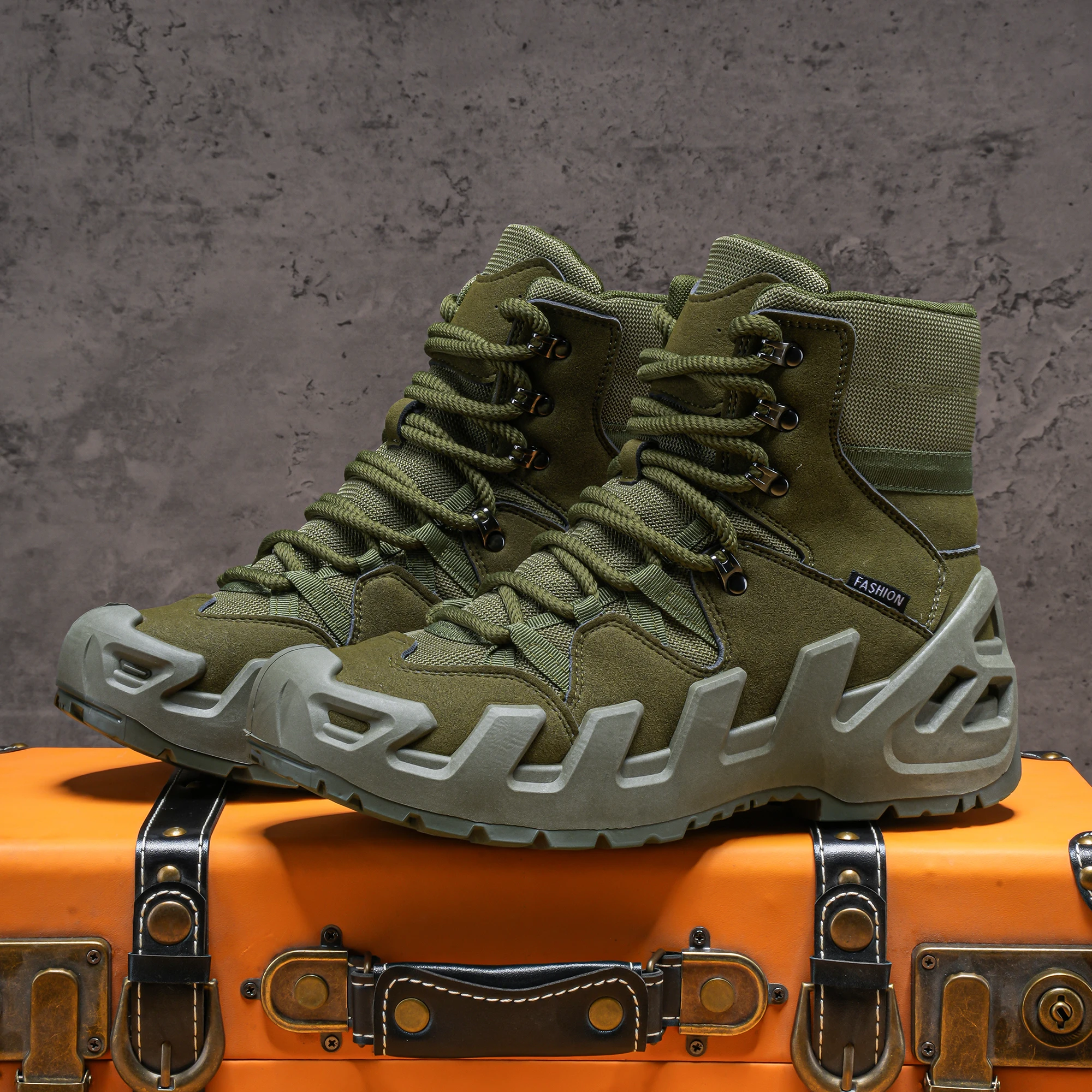 Men's high top boots outdoor sports shoes breathable spring and autumn anti slip wear-resistant men's shoes hiking shoes
Men's high top boots outdoor sports shoes breathable spring and autumn anti slip wear-resistant men's shoes hiking shoes