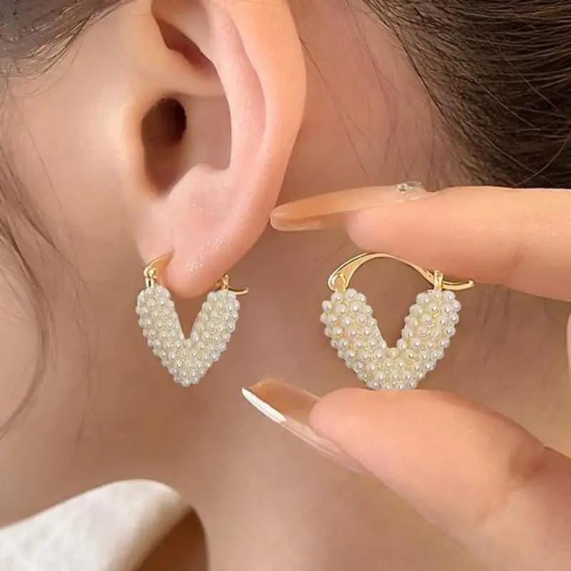 Korean Fashion Pearl Heart Earrings For Women Jewelry 2025 Trending New Cute Sweet Women's V-shaped Drop Earrings Ear Buckle
Korean Fashion Pearl Heart Earrings For Women Jewelry 2025 Trending New Cute Sweet Women's V-shaped Drop Earrings Ear Buckle