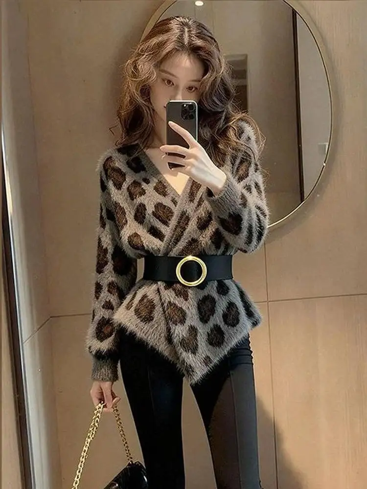 Уникальная корейская зимняя трикотажная женская верхняя одежда, топ Ele Luxury Faion, повседневная облегающая одежда V-Ne, стандартная длина
Уникальная корейская зимняя трикотажная женская верхняя одежда, топ Ele Luxury Faion, повседневная облегающая одежда V-Ne, стандартная длина