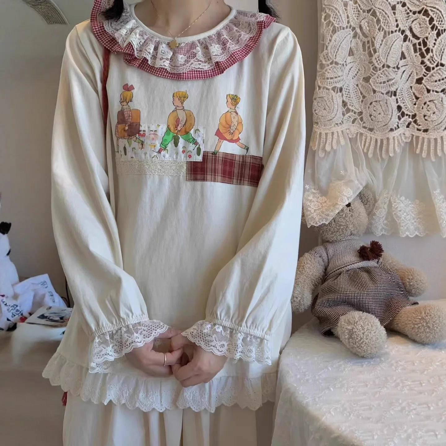 Japanese Sweet Lolita Mori Girl Lace Cartoon Embroidery Cotton Pullover Sweatshirts Women Autumn Long Sleeve Casual Cute Hoodies
Japanese Sweet Lolita Mori Girl Lace Cartoon Embroidery Cotton Pullover Sweatshirts Women Autumn Long Sleeve Casual Cute Hoodies
