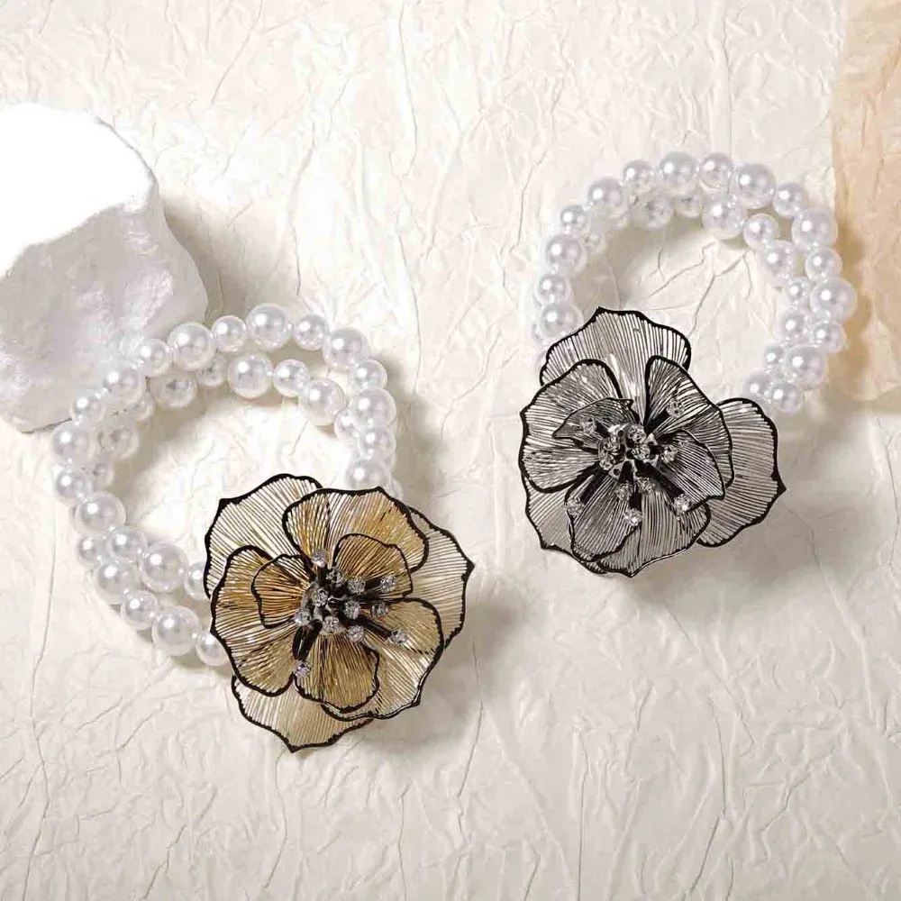 Hand Chain Hollow Flowers Jewelry Set Vintage Crystal Geometric Lines Necklace Elegant Silver Floral Pearls Ear Studs Girls
Hand Chain Hollow Flowers Jewelry Set Vintage Crystal Geometric Lines Necklace Elegant Silver Floral Pearls Ear Studs Girls