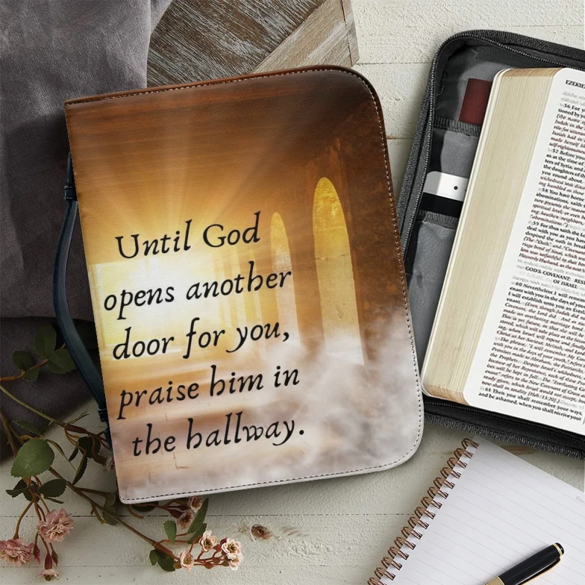 Bible Bag PU Leather Bible Cover Case for Women Zippered Handle Handbags Exquisite Customized Study Book Holy Storage Boxes Gift
Bible Bag PU Leather Bible Cover Case for Women Zippered Handle Handbags Exquisite Customized Study Book Holy Storage Boxes Gift