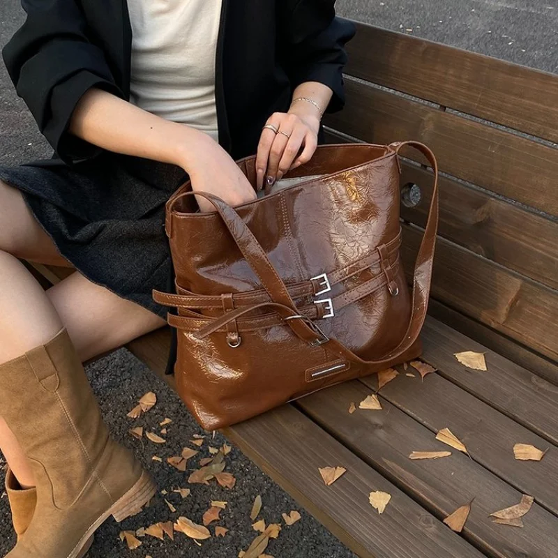 Elegant Ladies Handbag Made Of Cowhide Leather Featuring Elegant Switzerland Casual Vintage Lightweight Daily Style
Elegant Ladies Handbag Made Of Cowhide Leather Featuring Elegant Switzerland Casual Vintage Lightweight Daily Style