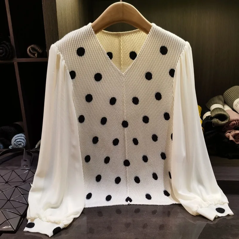 Miyake Pleated T-Shirt 2026 New Polka Dot Patchwork Chiffon Long Sleeve V-Neck Lightweight Top Women's Commuter Stretch Clothing
Miyake Pleated T-Shirt 2026 New Polka Dot Patchwork Chiffon Long Sleeve V-Neck Lightweight Top Women's Commuter Stretch Clothing