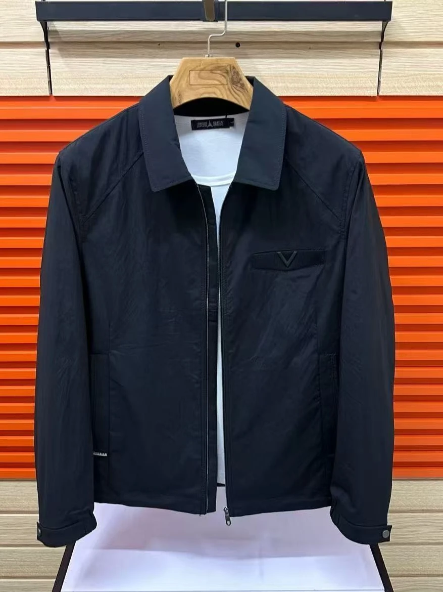 Высококачественная мужская повседневная деловая куртка с откидным воротником, весенне-осенняя новая легкая роскошная универсальная модная верхняя одежда
Высококачественная мужская повседневная деловая куртка с откидным воротником, весенне-осенняя новая легкая роскошная универсальная модная верхняя одежда