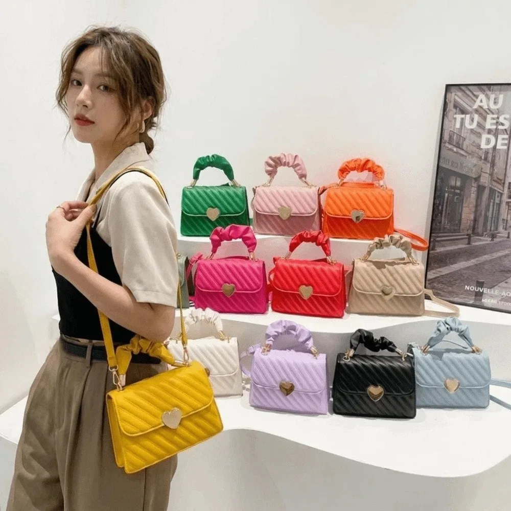 Simple Design Small Square Bag Exquisite Texture Hand Carrying Heart Lock Bag Stylish Leather Mini PU Shoulde Handbag Casual Use
Simple Design Small Square Bag Exquisite Texture Hand Carrying Heart Lock Bag Stylish Leather Mini PU Shoulde Handbag Casual Use