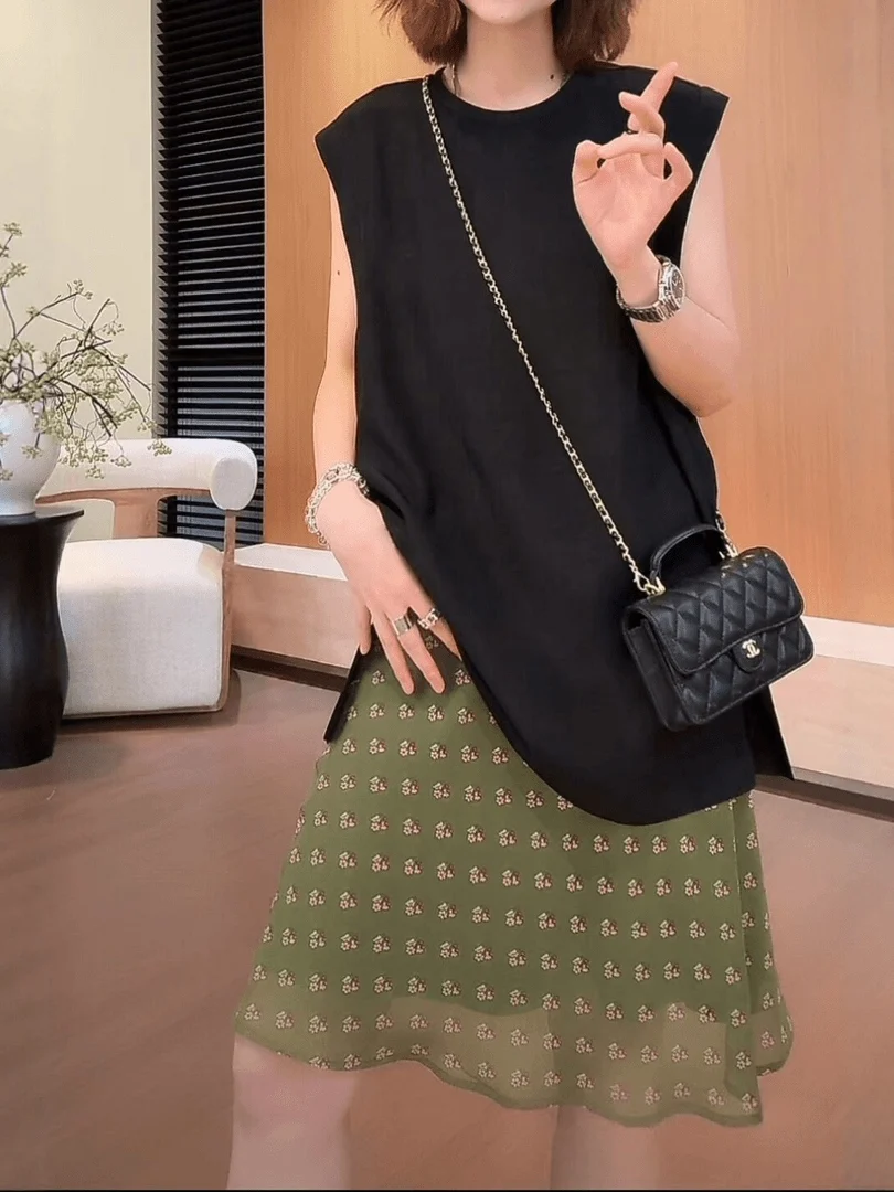 Fashionable Summer 2026 Women's Sleeveless Top And High Waist Printed Skirt Two-Piece Set Elegant Casual Outfit Lightweight
Fashionable Summer 2026 Women's Sleeveless Top And High Waist Printed Skirt Two-Piece Set Elegant Casual Outfit Lightweight