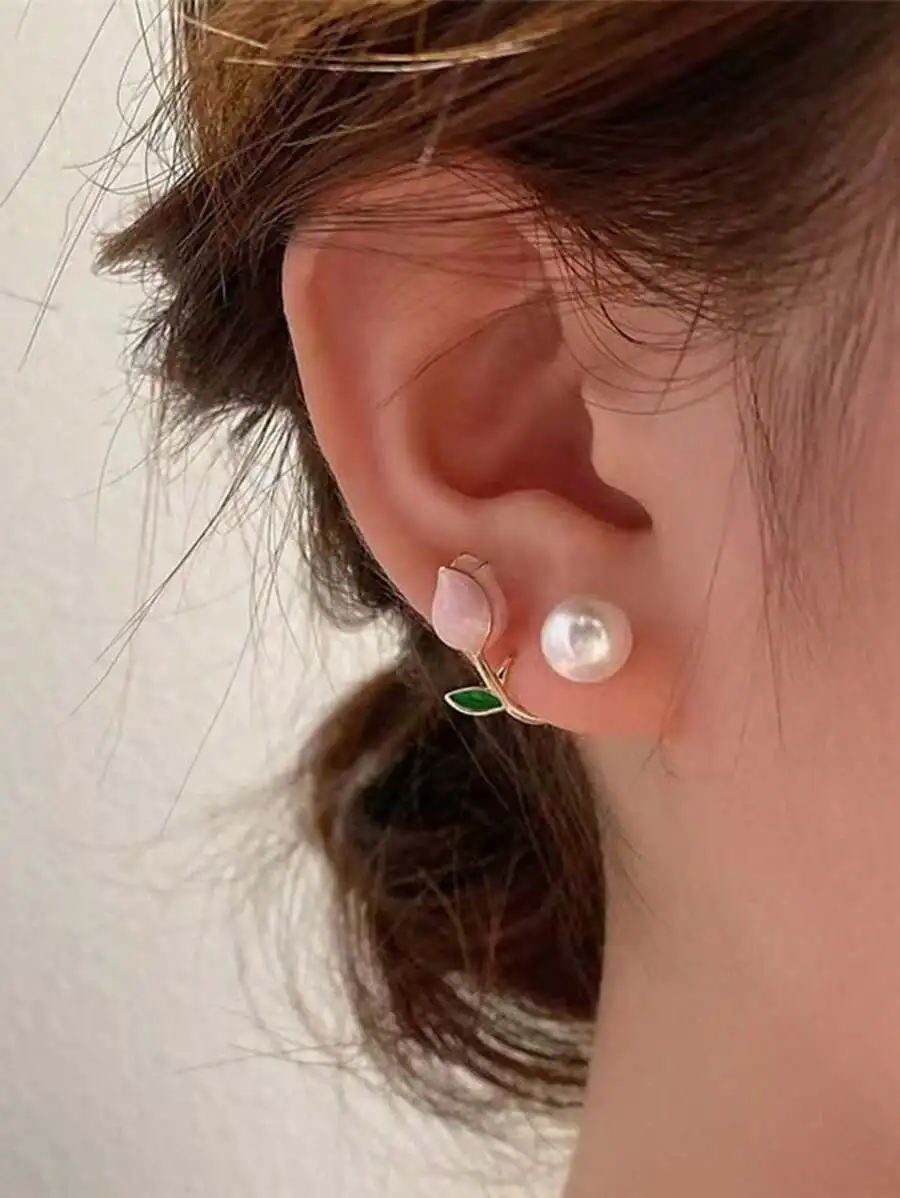 Tulip Flower Pearl Stud Earrings With Leaf Design
Tulip Flower Pearl Stud Earrings With Leaf Design