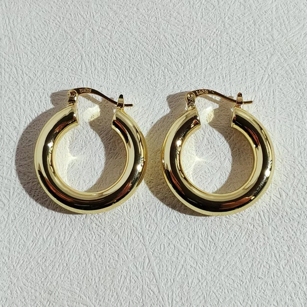 Niche Simple Geometric Electroplating Silver Needle Round Circle Simple Earrings Design Sense Retro Gold
Niche Simple Geometric Electroplating Silver Needle Round Circle Simple Earrings Design Sense Retro Gold