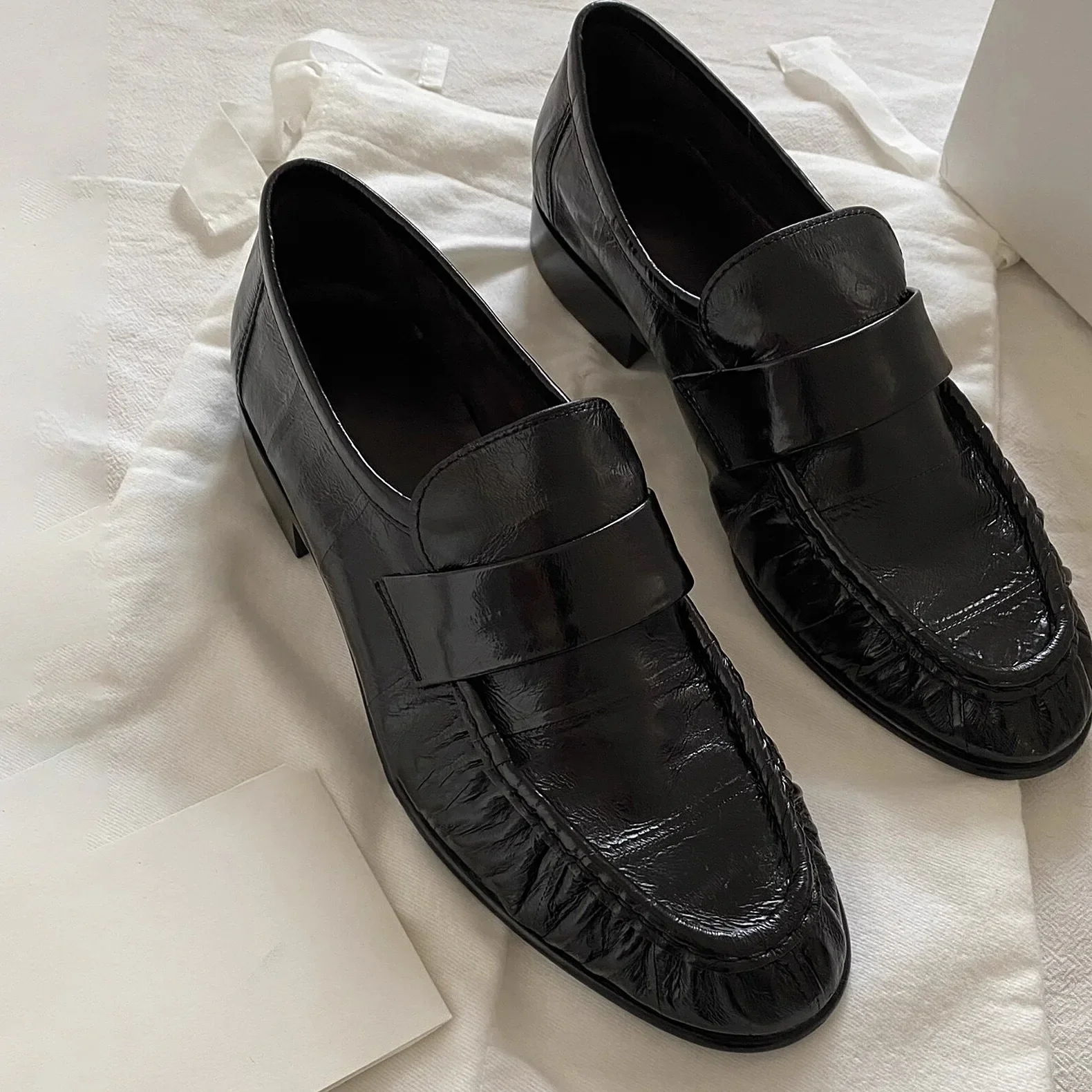 Retro Patterned Thick Heel Single Shoes Leather Slip-On Versatile Flat Bottom British Style Shoes Round Toe Loafers
Retro Patterned Thick Heel Single Shoes Leather Slip-On Versatile Flat Bottom British Style Shoes Round Toe Loafers