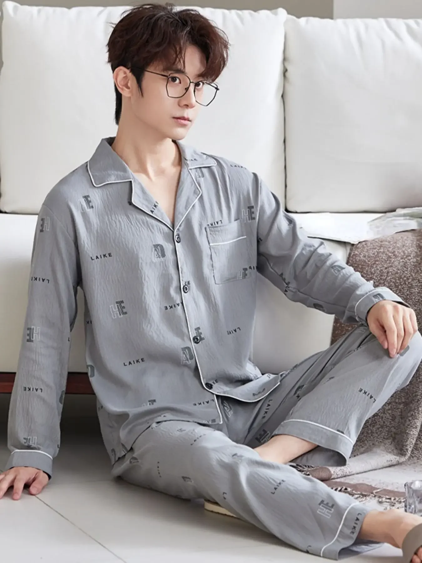 Men's Casual Letter Print Pajama Set Cardigan Long-Sleeve Lapel Top and Long Pants Loungewear Two-piece Set Korean Fashion
Men's Casual Letter Print Pajama Set Cardigan Long-Sleeve Lapel Top and Long Pants Loungewear Two-piece Set Korean Fashion