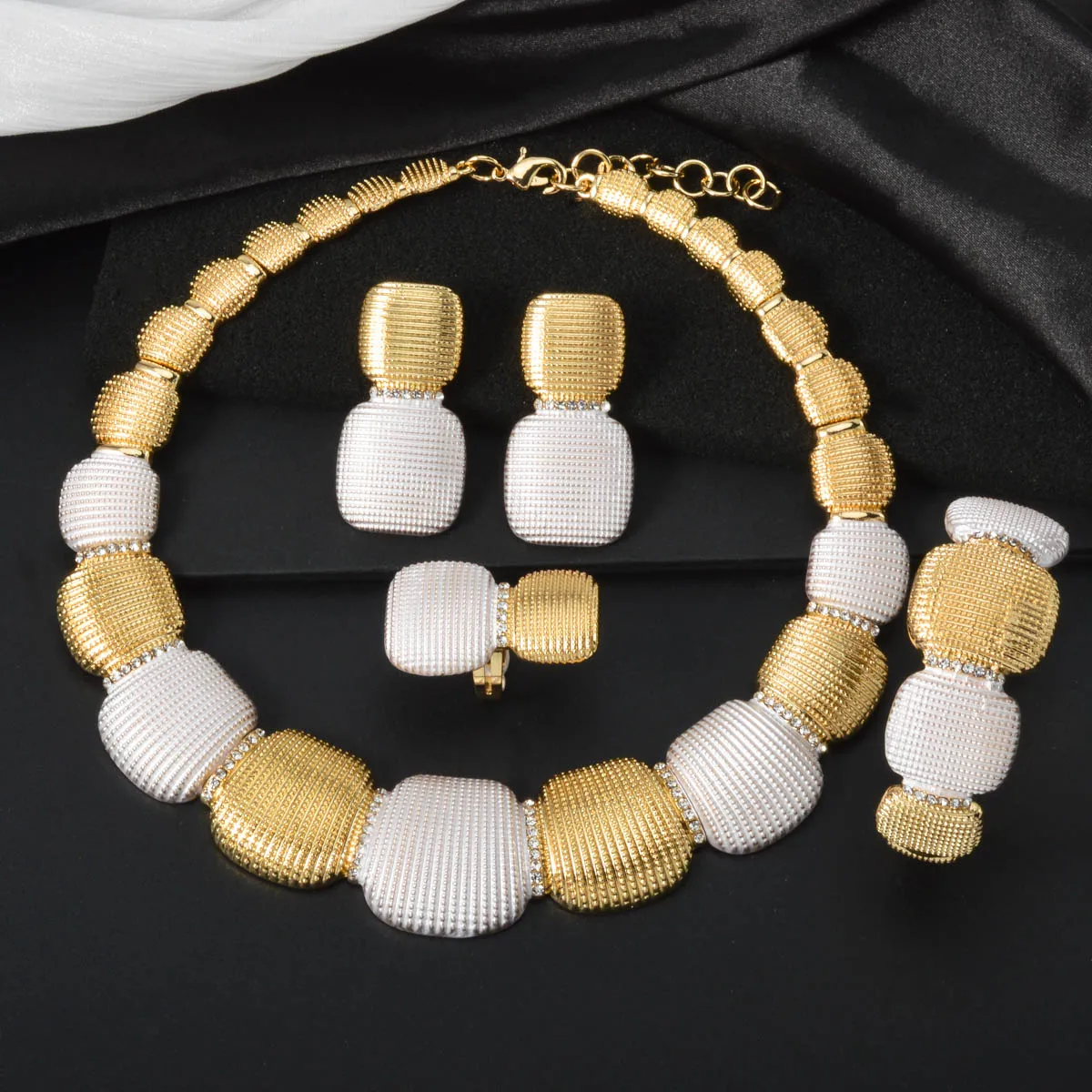Luxurious Jewelry Wedding Set Shell Necklace Bracelet, Earrings Ring 4 Pcs Set Women's Wedding Jewelry Accessories Classics Gift
Luxurious Jewelry Wedding Set Shell Necklace Bracelet, Earrings Ring 4 Pcs Set Women's Wedding Jewelry Accessories Classics Gift